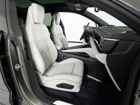 New 2026 Porsche Macan 4 Electric AWD/4WD image 33