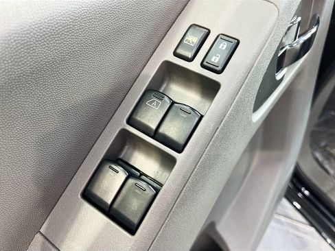 Used 2019 Nissan Frontier SV image 17