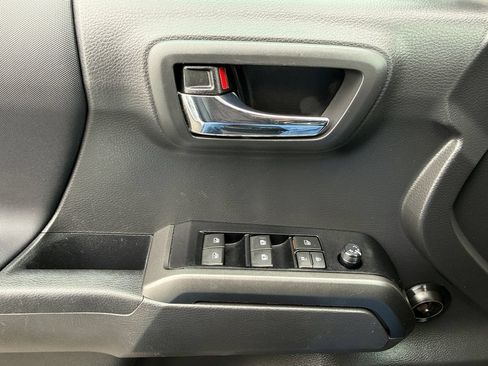 Used 2023 Toyota Tacoma TRD Sport AWD/4WD image 11