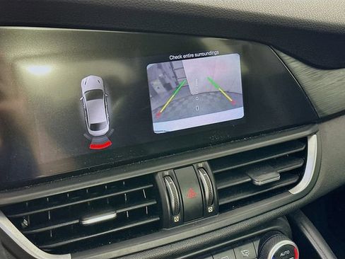Used 2018 Alfa Romeo Giulia AWD image 18