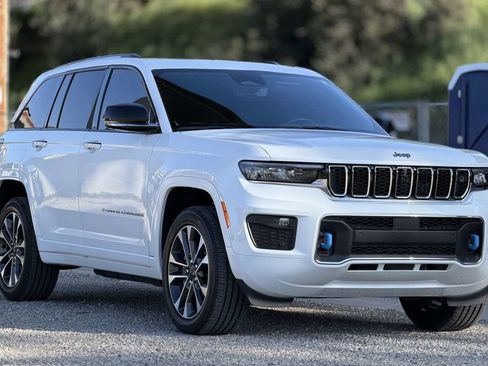 Used 2023 Jeep Grand Cherokee Overland w/ Advanced Protech Group III image 4