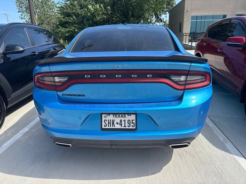 Used 2019 Dodge Charger SXT w/ Blacktop Package RWD image 4