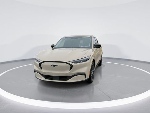 Used 2025 Ford Mustang Mach-E Premium image 3