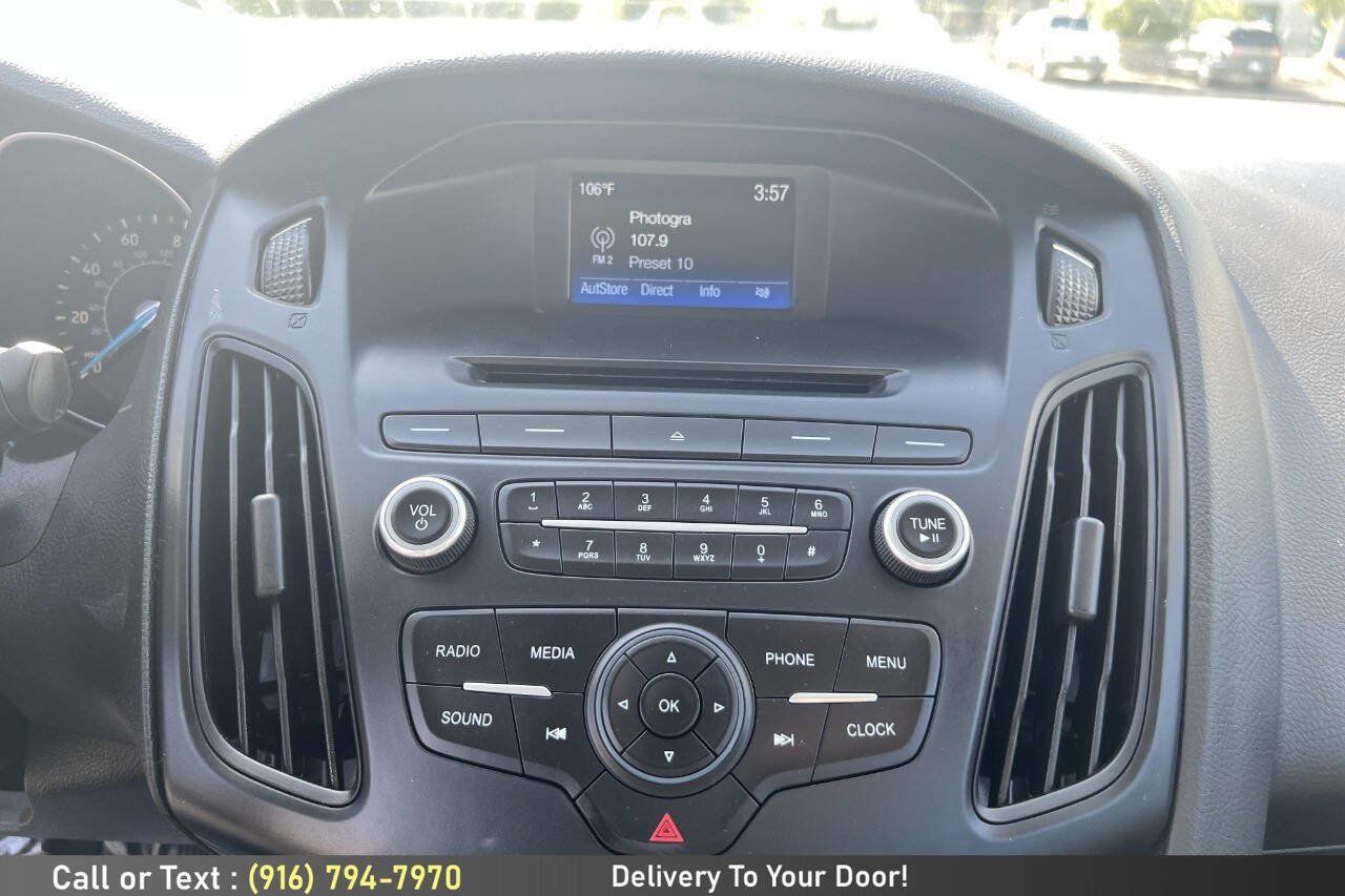 Used 2015 Ford Focus SE w/ SE Cold Weather Package FWD image 16