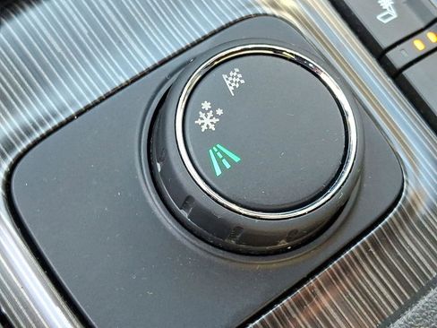 Used 2020 GMC Acadia SLT image 25