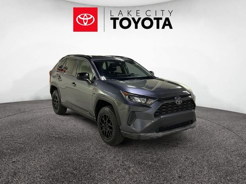 Used 2021 Toyota RAV4 LE image 10