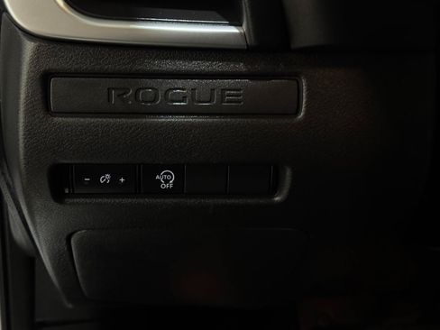 Used 2025 Nissan Rogue S AWD/4WD image 27