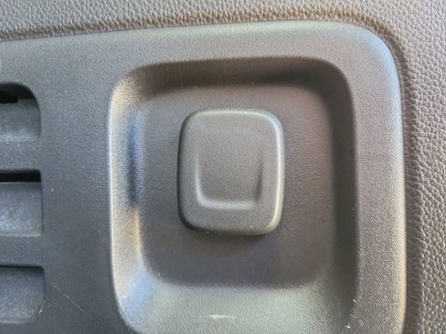 Used 2023 Chevrolet Traverse LT FWD image 8