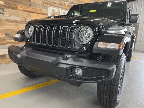 New 2026 Jeep Gladiator Sport image 14