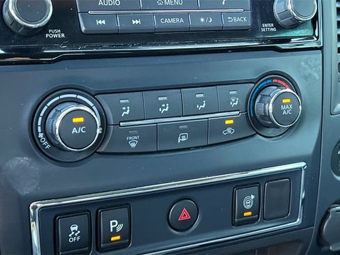 Used 2022 Nissan Titan SV image 23