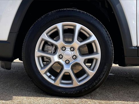 Used 2024 Jeep Compass Latitude w/ Sun and Sound Group image 35