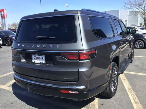Used 2024 Jeep Wagoneer L Series II RWD image 5