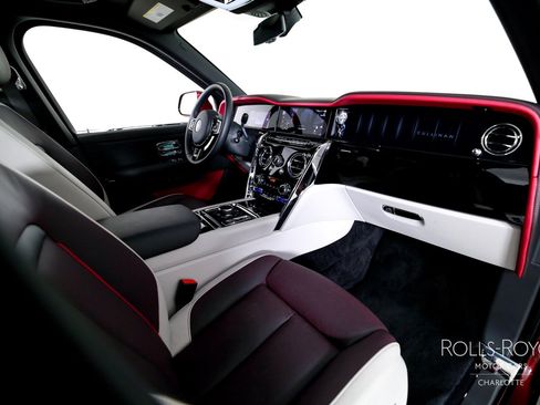 Certified 2025 Rolls-Royce Cullinan AWD/4WD image 35