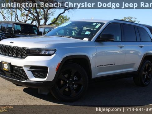 Used 2023 Jeep Grand Cherokee Altitude image 8