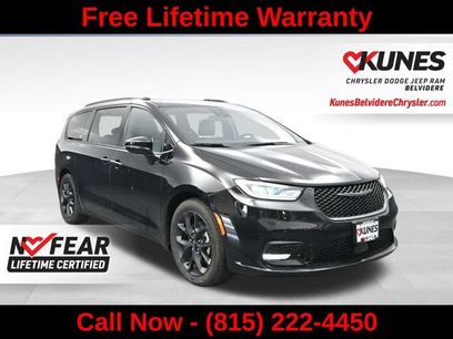 Used 2025 Chrysler Pacifica Limited