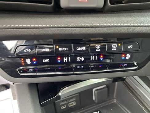 Used 2023 Buick Envision Avenir image 19