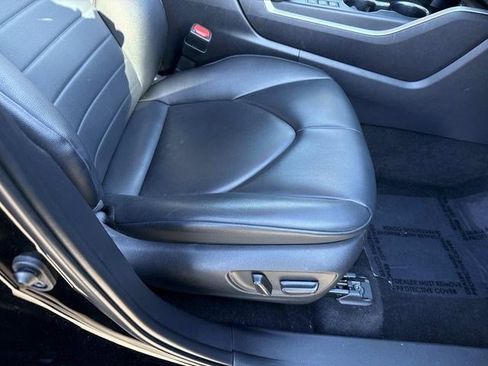 Used 2024 Toyota Highlander XLE image 10