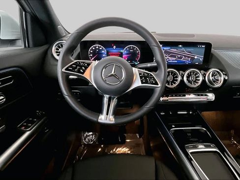 Used 2024 Mercedes-Benz GLA 250 4MATIC image 6