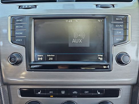 Used 2017 Volkswagen Golf Wolfsburg Edition image 21