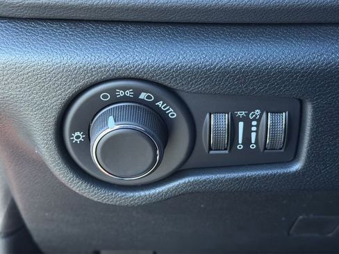 New 2026 Chrysler Voyager LX image 27