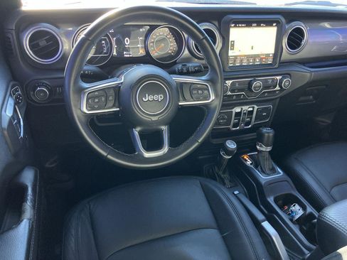 Used 2018 Jeep Wrangler Unlimited Sahara image 16