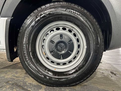 Used 2025 Mercedes-Benz Sprinter 2500 image 9