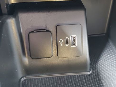 Used 2025 Ford Explorer Active image 21