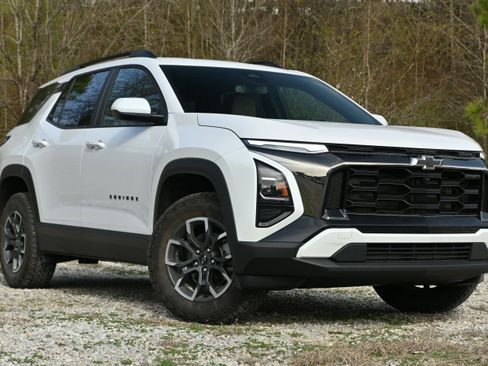 New 2026 Chevrolet Equinox ACTIV AWD/4WD image 2