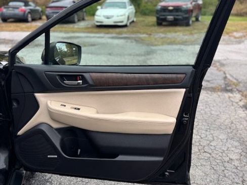 Used 2017 Subaru Outback 2.5i Limited image 13