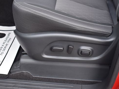 Used 2023 Nissan Titan SV w/ SV Convenience Package image 30