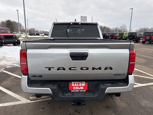 Used 2024 Toyota Tacoma TRD Sport w/ TRD Sport Upgrade Package image 7