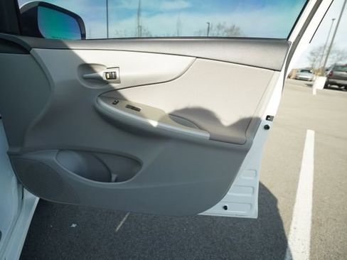 Used 2013 Toyota Corolla LE image 20