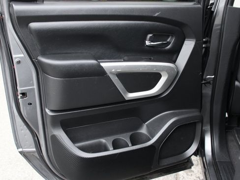 Used 2021 Nissan Titan SV w/ SV Convenience Package image 34