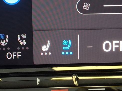 Used 2022 Volkswagen Golf R 2.0T image 21