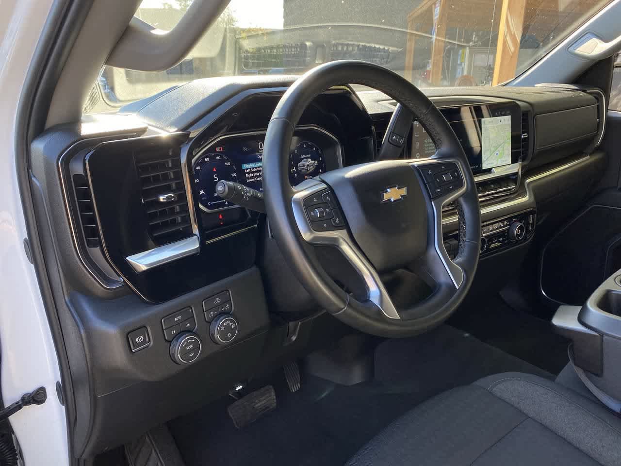 Used 2026 Chevrolet Silverado 1500 LT AWD/4WD image 2