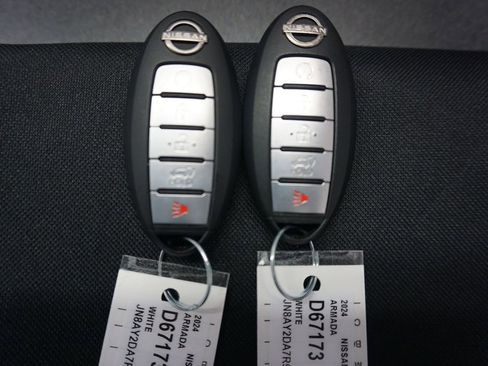 Used 2024 Nissan Armada Platinum w/ Captain's Chairs Package image 21