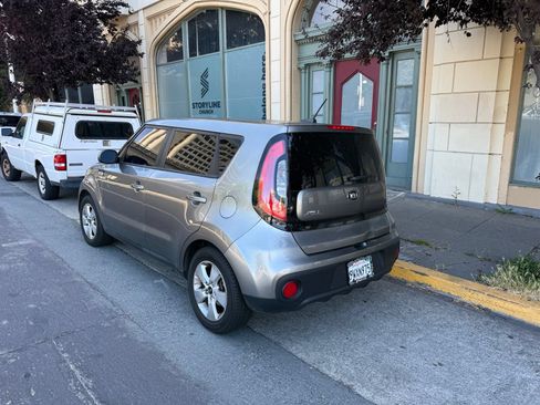Used 2018 Kia Soul FWD image 8