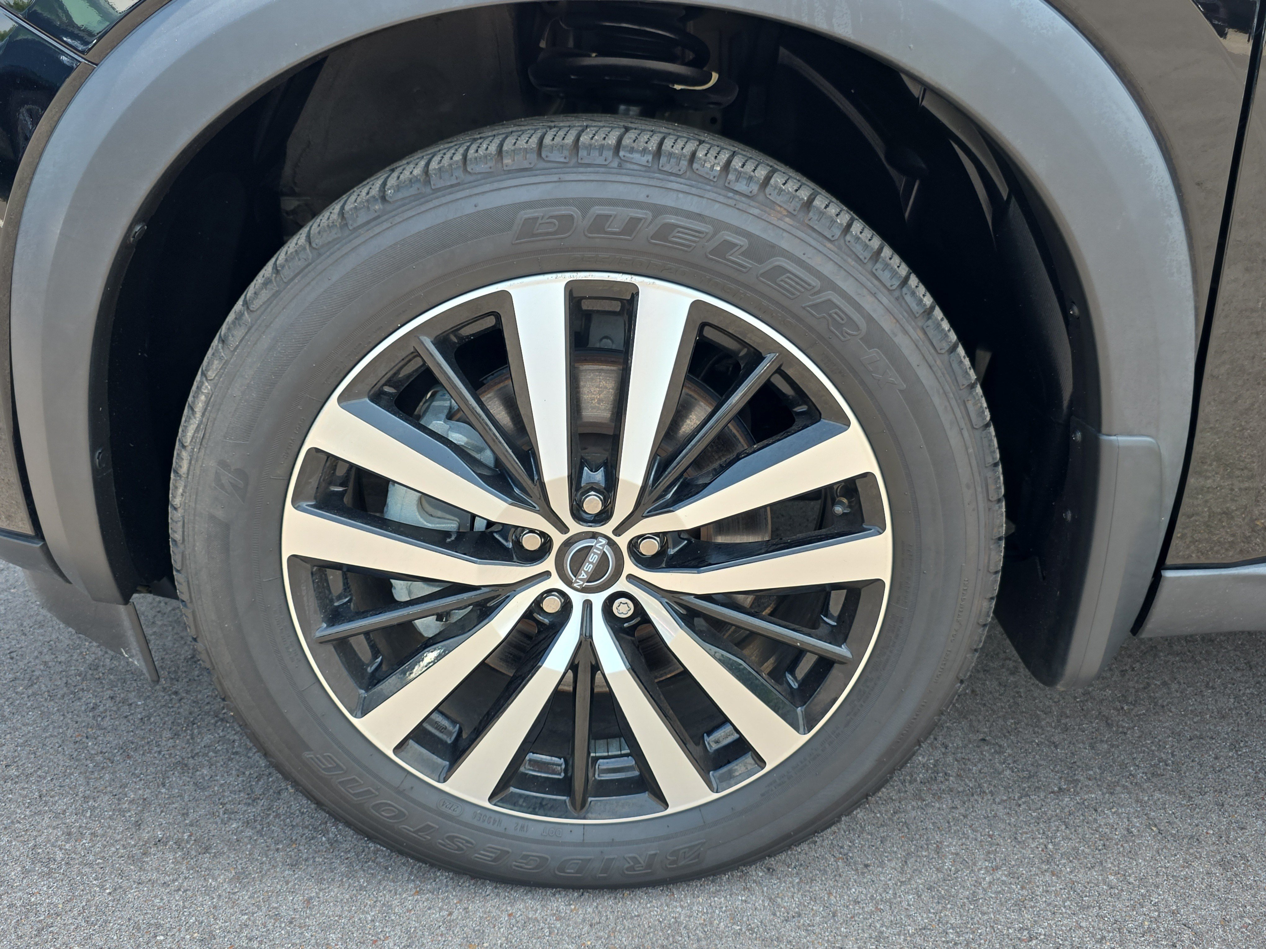 Used 2023 Nissan Pathfinder Platinum w/ Black Appearance Package FWD image 9