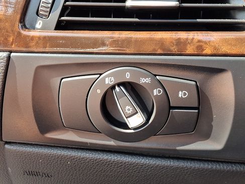 Used 2011 BMW 335i Convertible RWD image 26