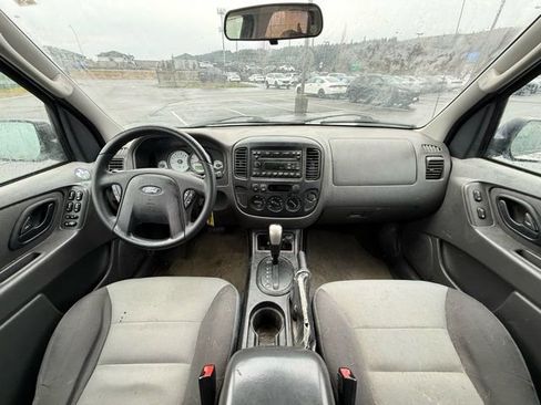 Used 2006 Ford Escape XLS image 9