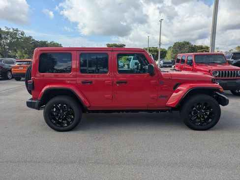 Used 2025 Jeep Wrangler Unlimited Sahara w/ Safety Group AWD/4WD image 5