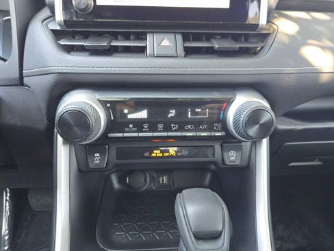 Certified 2025 Toyota RAV4 LE FWD image 32
