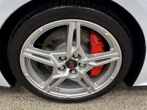 Used 2024 Chevrolet Corvette Stingray Premium Cpe w/ Z51 Performance Package image 2