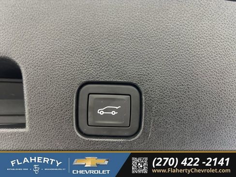 Used 2025 Chevrolet Traverse LT image 20