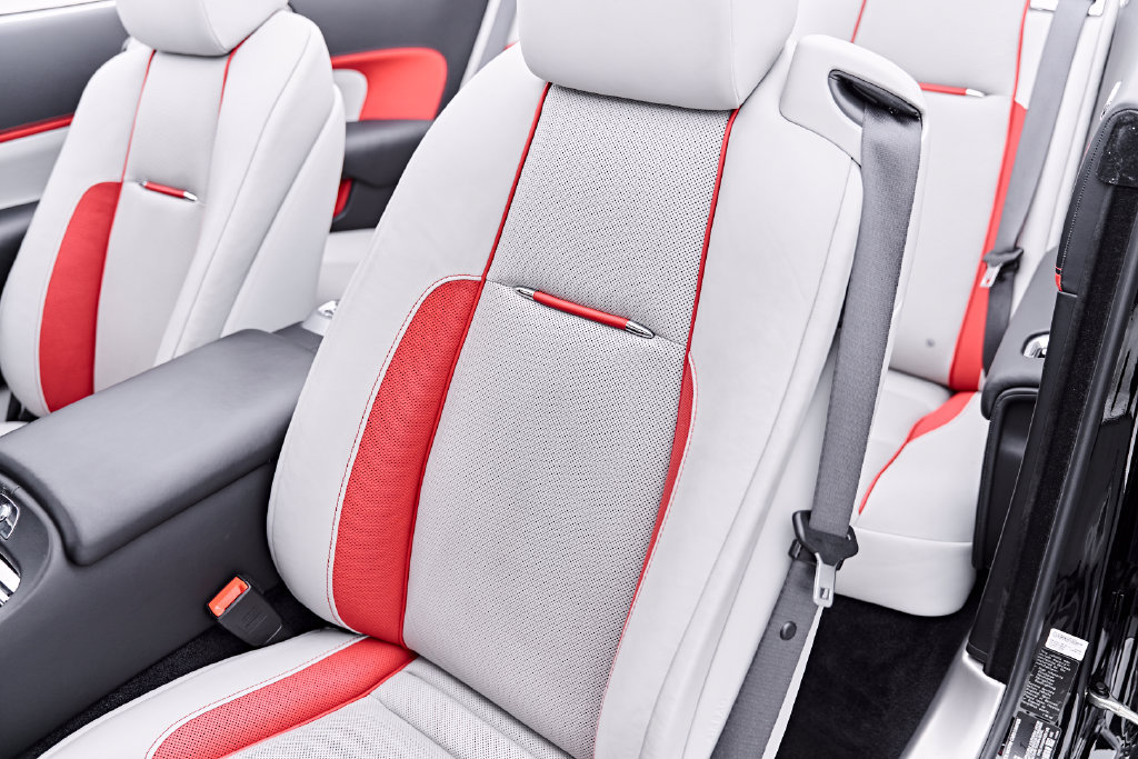 Used 2019 Rolls-Royce Dawn RWD image 52