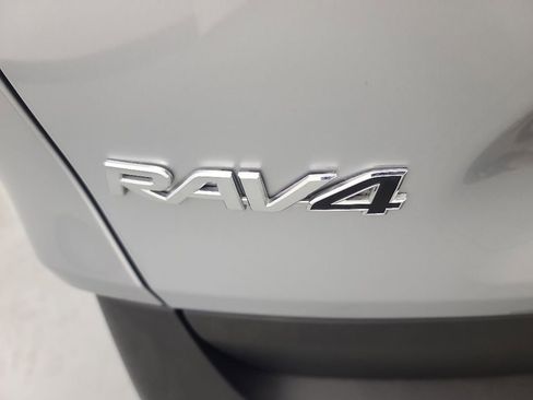 Used 2025 Toyota RAV4 XLE AWD/4WD image 12