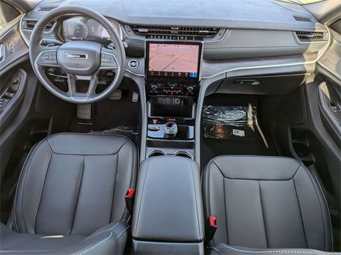 New 2025 Jeep Grand Cherokee Limited w/ Black Appearance Package image 27