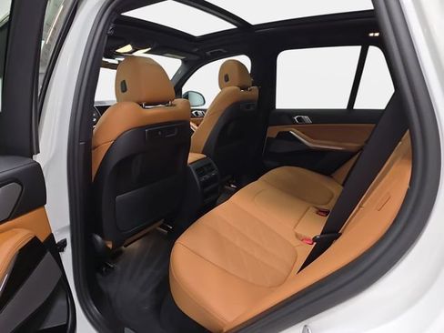 Used 2023 BMW X5 xDrive40i AWD/4WD image 12