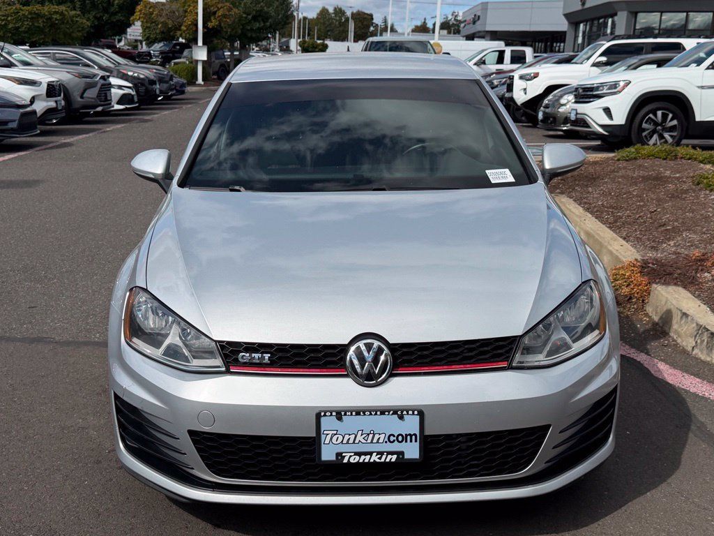 Used 2015 Volkswagen Golf 4-Door FWD image 3