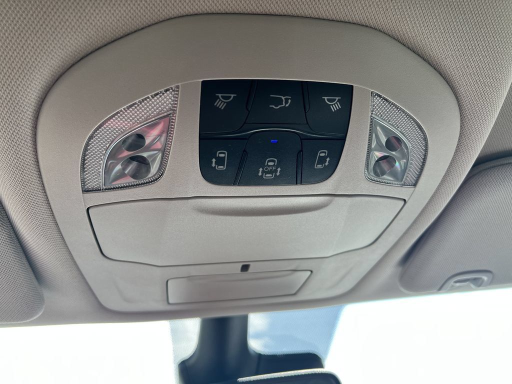 Used 2023 Chrysler Voyager LX FWD image 14